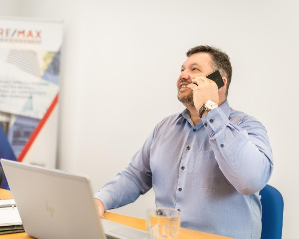 Prodával jsem dům přes makléře. Makléř se mi několik týdnů neozýval a nezvedal telefon.