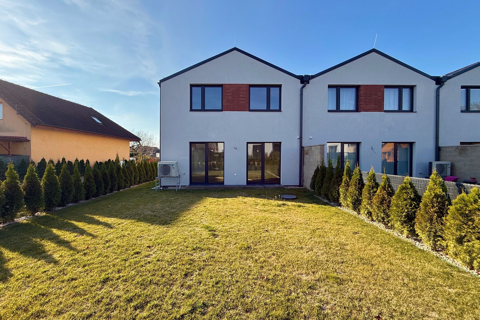 Novostavba v Milovicích