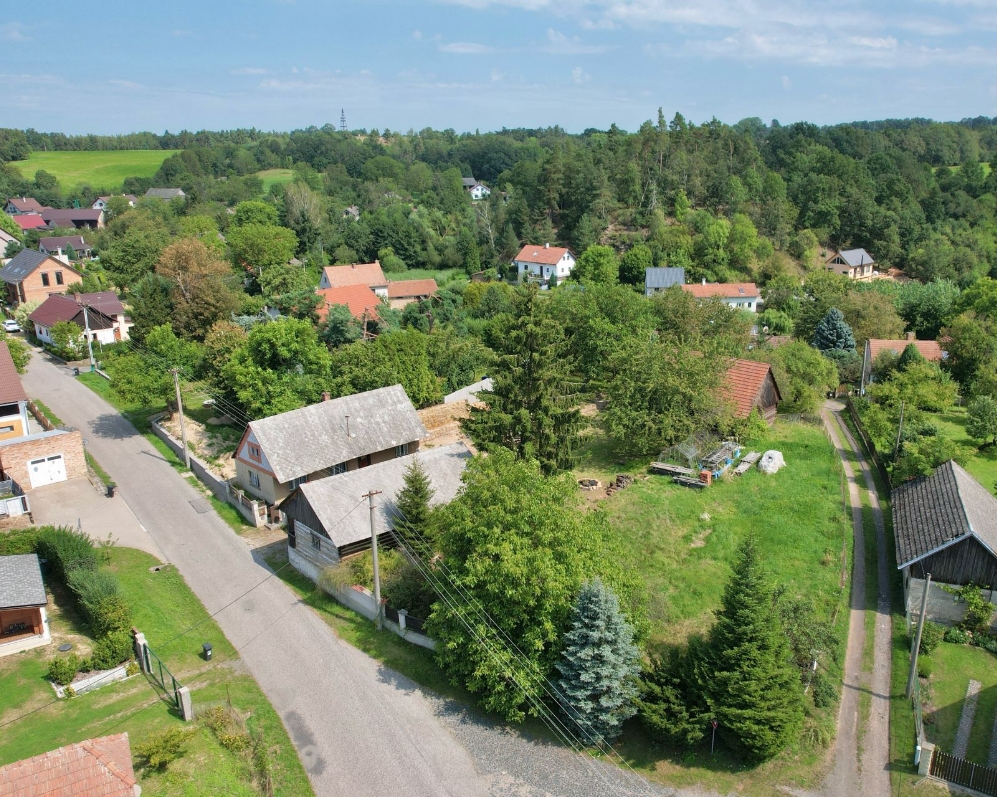 Stavební pozemek se stavbami, Malobratřice