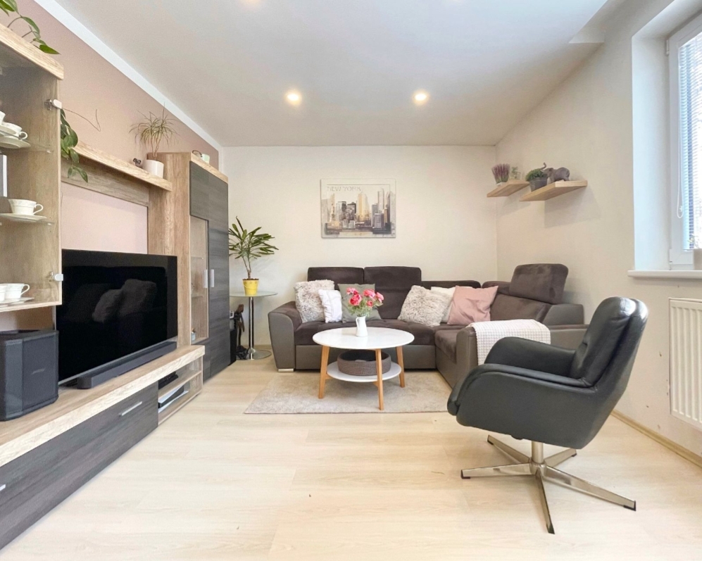 PRODÁNO: Byt se zahradou a garáží, Záryby